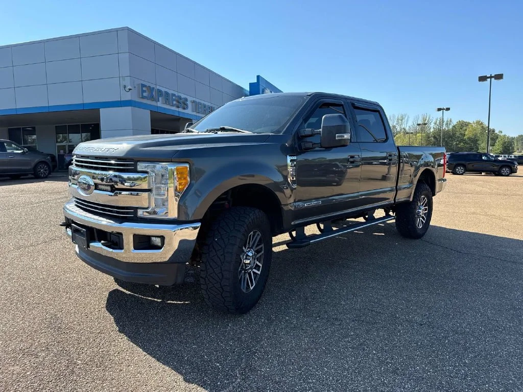 Used 2017 Gray Ford Lariat image 3