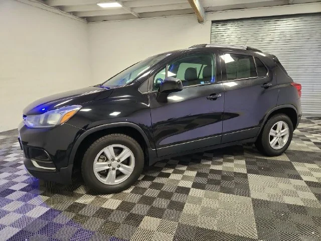 Used 2021 Black Chevrolet LT image 4