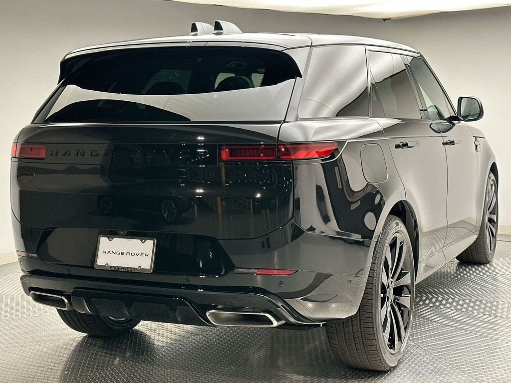 New 2026 Santorini Black Metallic Land Rover Dynamic SE image 3