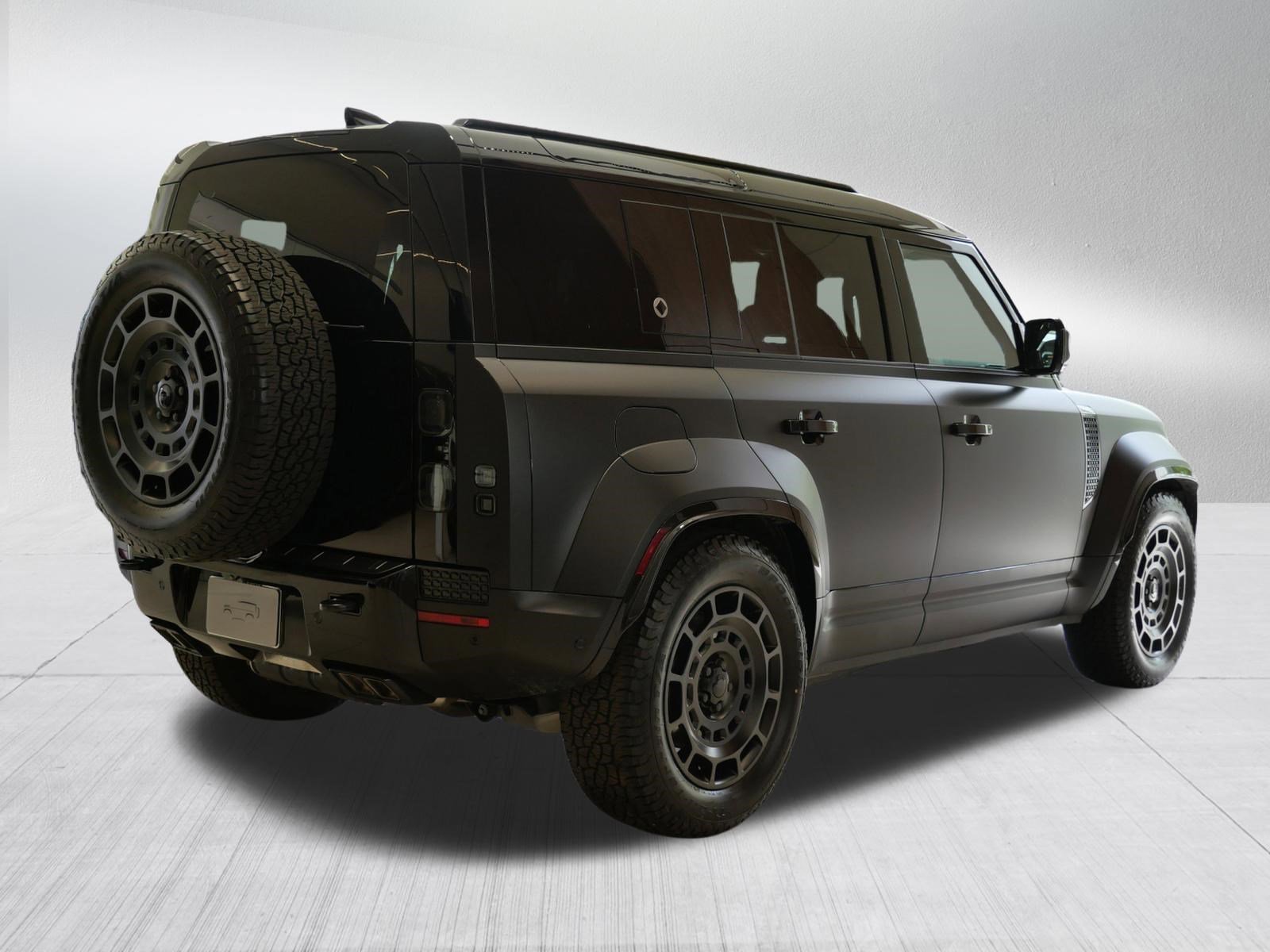 New 2026 Narvik Black LAND ROVER  image 2