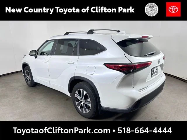 Used 2023 Beige Toyota XLE image 5