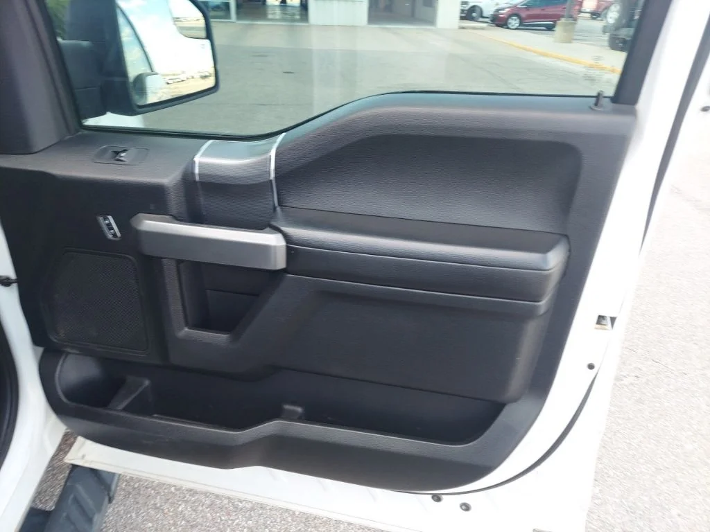 Used 2017 Oxford White Ford XLT image 29