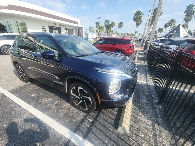 2022 Mitsubishi Outlander SEL FWD's photo