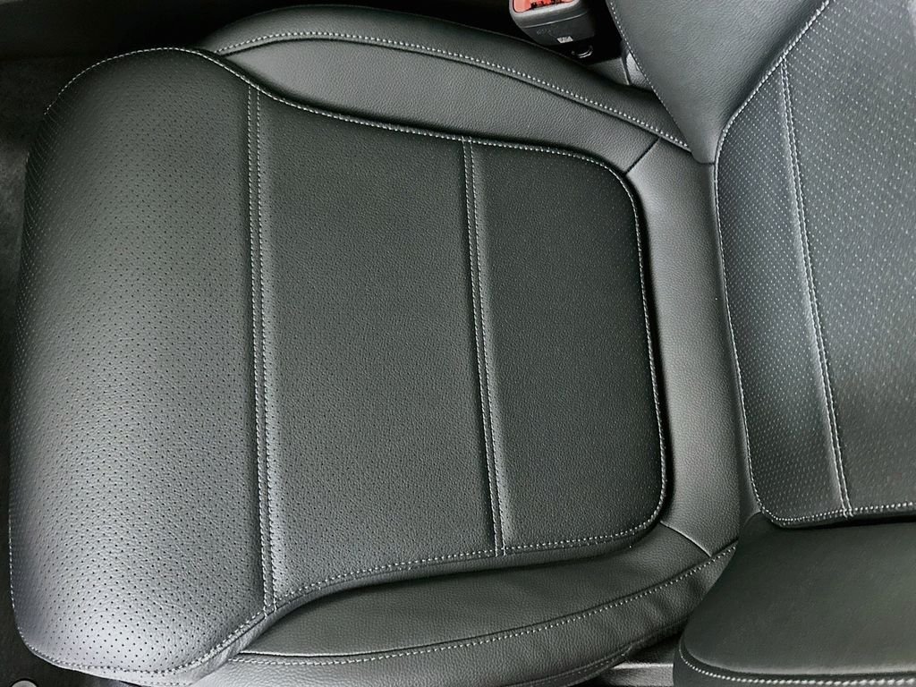 Used 2026 Blue Mercedes-Benz GLC 300 image 19