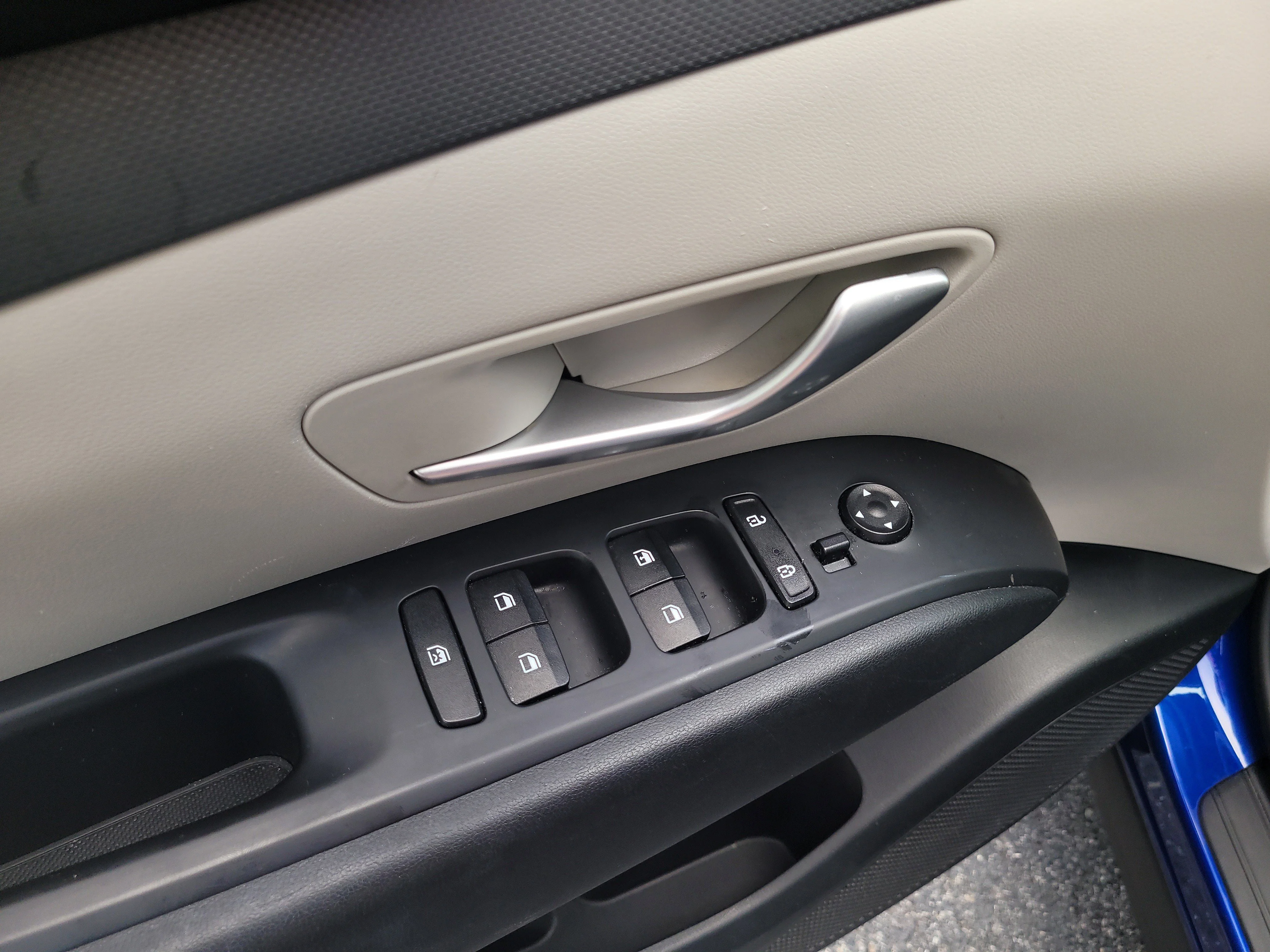Used 2024 Intense Blue Hyundai SE image 16