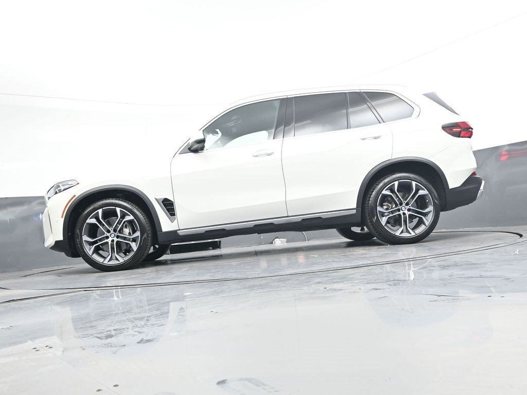 Used 2026 Alpine White BMW xDrive40i image 32