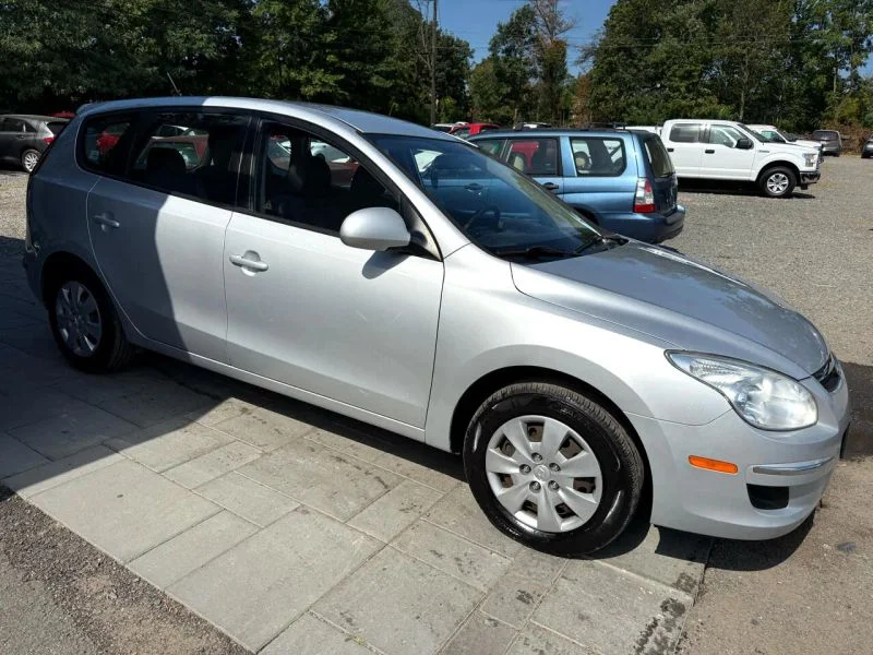2011 Hyundai Elantra Touring GLS - Photo 23