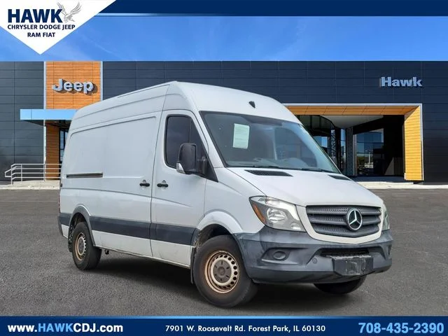 Used 2017  Mercedes-Benz Cargo 144 WB image 1
