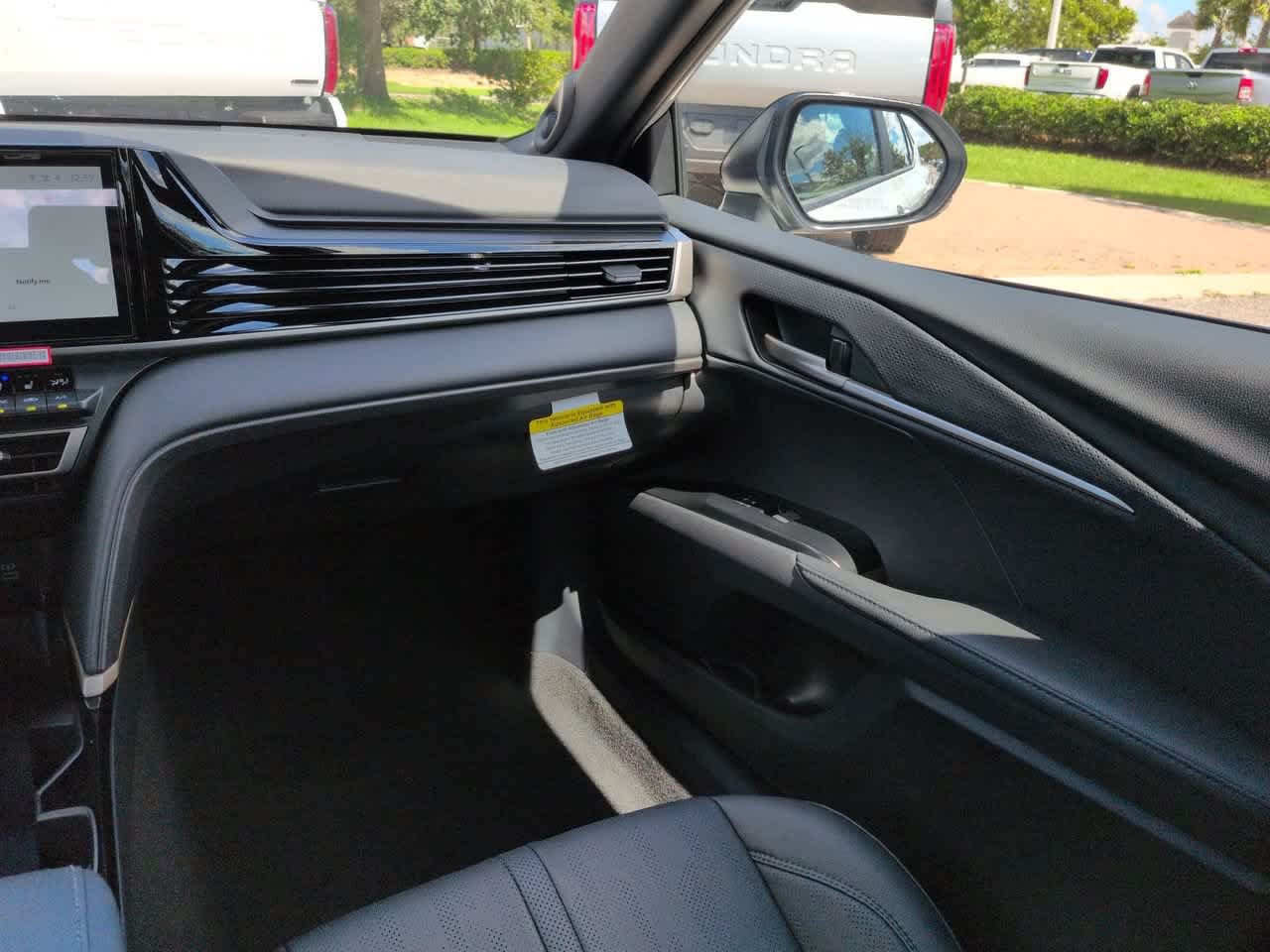 New 2026 Wind Chill Pearl with Midnight Black Metallic roof <sup>1</sup> Toyota  XSE image 16