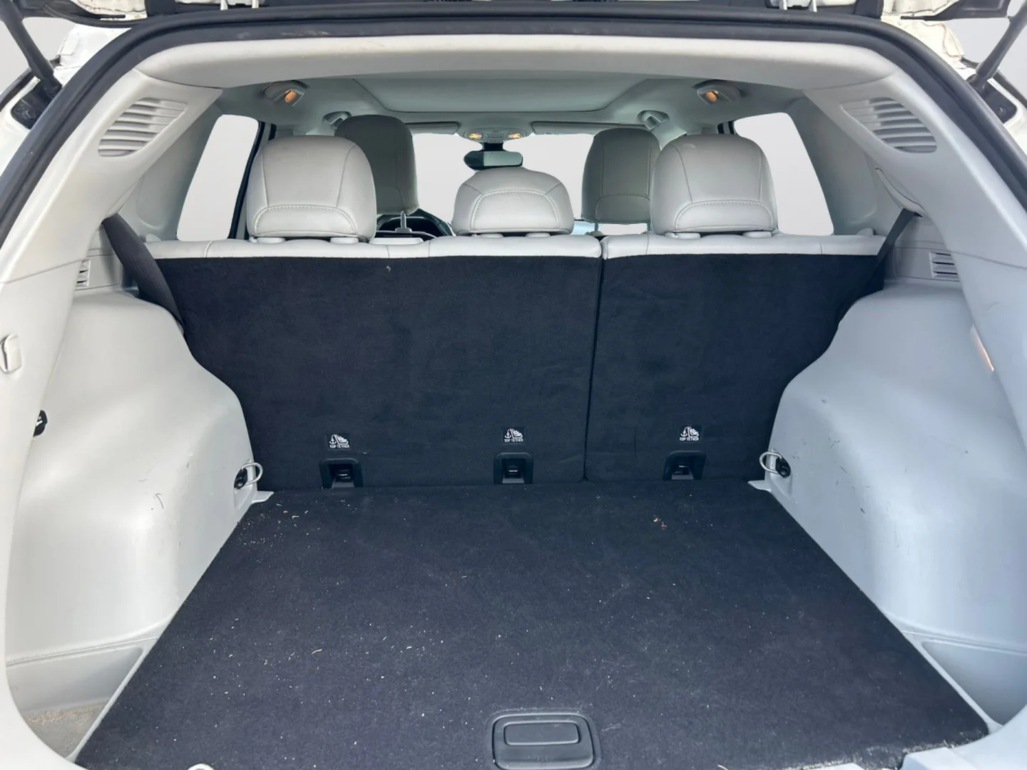 Used 2020 White Clearcoat Jeep Latitude image 36