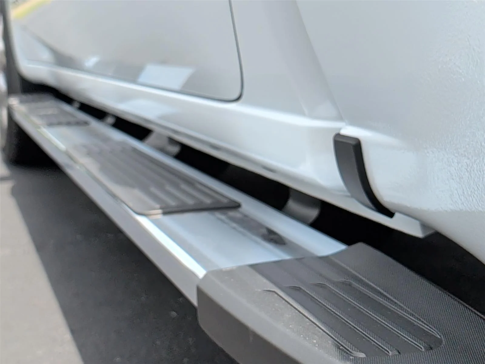 New 2026 Glacier White Tricoat GMC SLT image 39