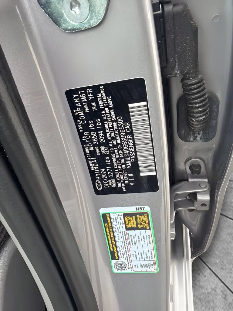Used 2025 Silver Hyundai SEL Convenience image 32