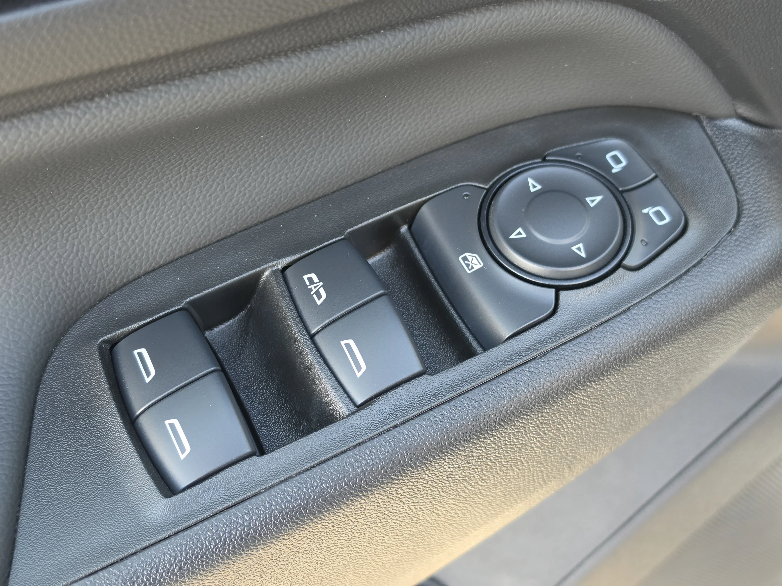 Used 2024 Summit White Chevrolet LT image 24