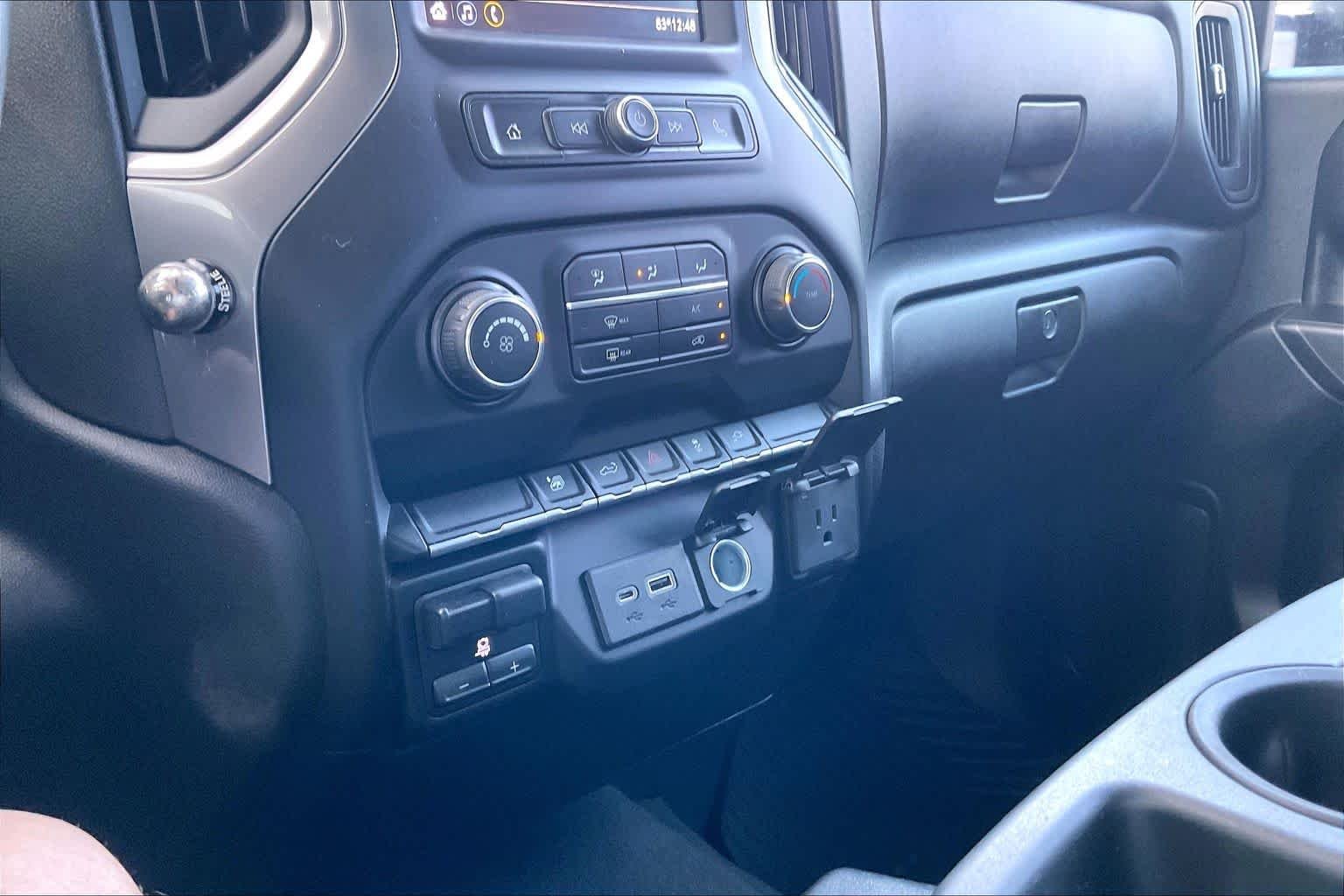 Used 2022 Summit White Chevrolet Custom image 31