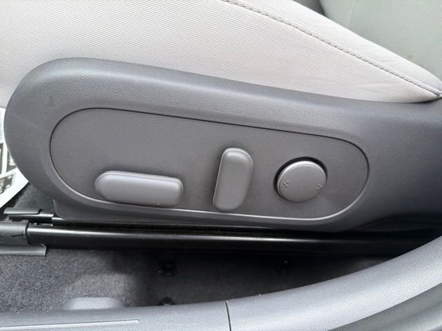 Used 2024 White Hyundai SEL image 28
