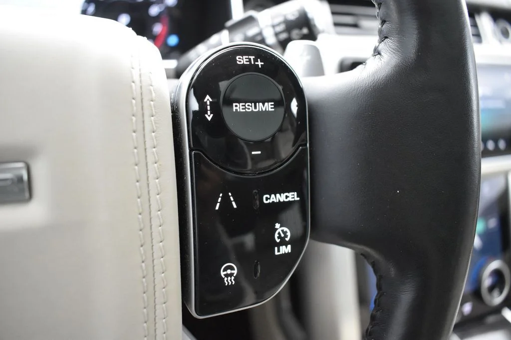 Used 2019 Silver Land Rover 5.0L V8 Supercharged Autobiography image 17