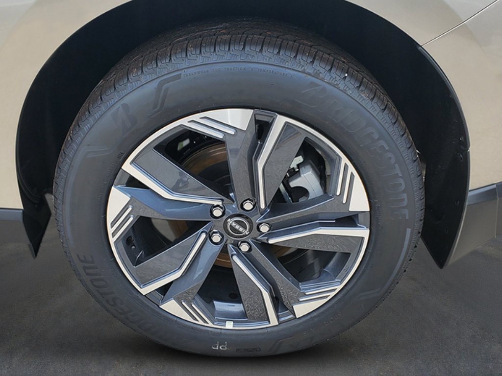 New 2026 Champagne Silver Metallic Nissan SL image 9