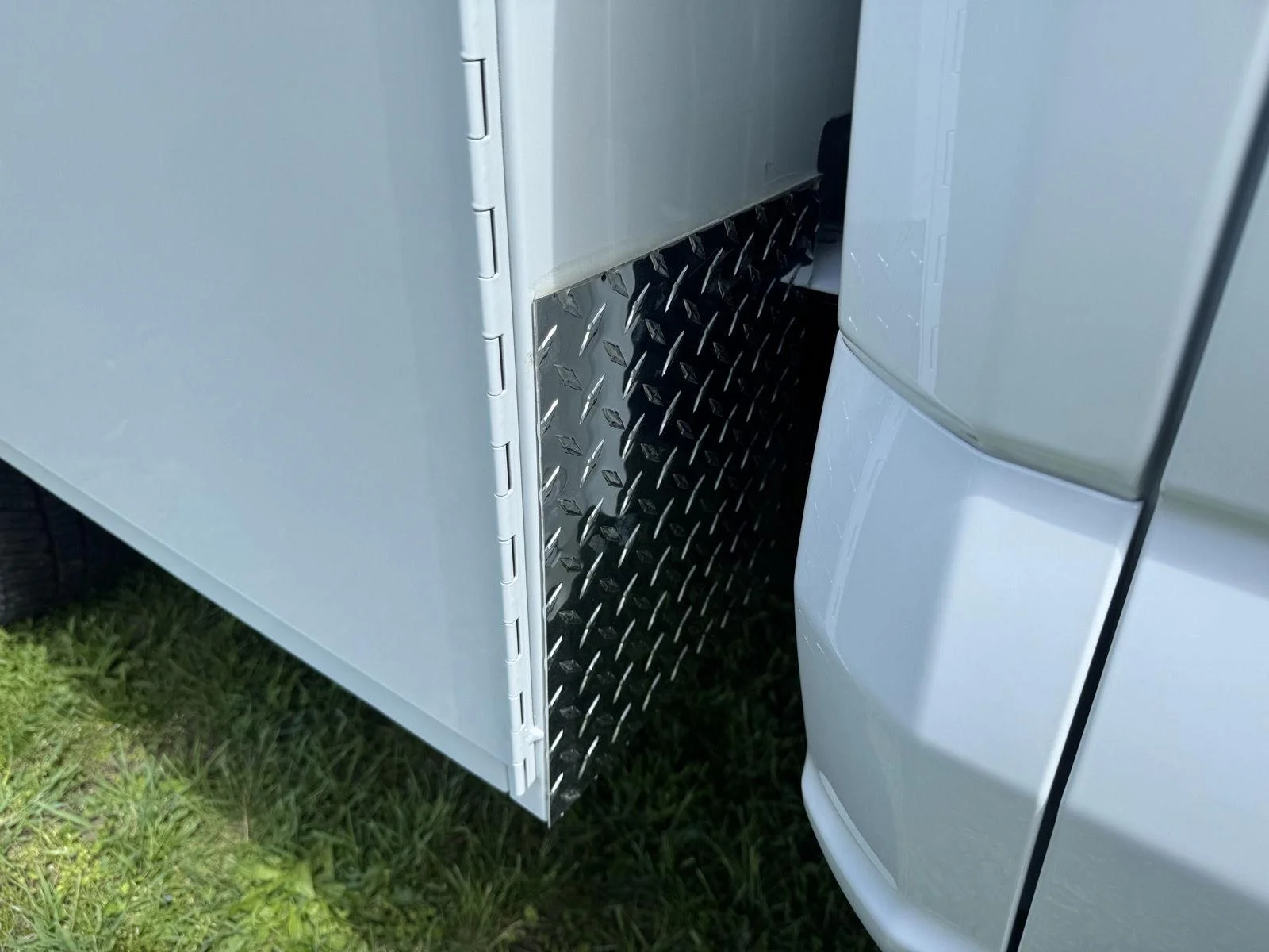 New 2026 Oxford White Ford XL image 9