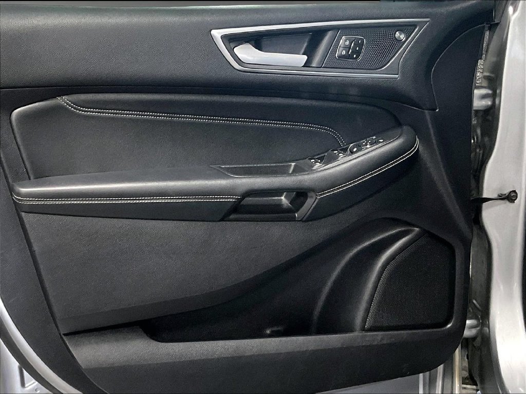 Used 2021 Silver Ford Titanium image 9