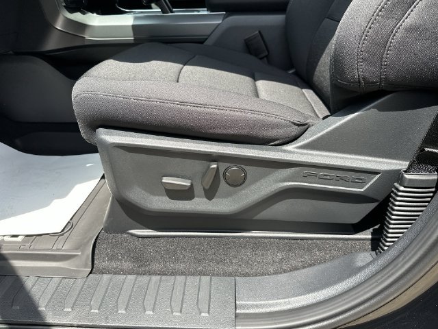 New 2026 Agate Black Metallic Ford XLT image 23