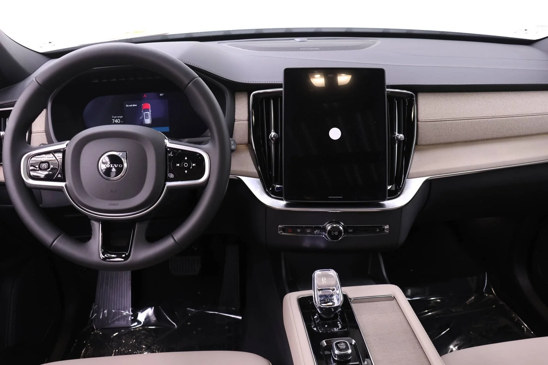 New 2026 Crystal White Volvo Plus image 8