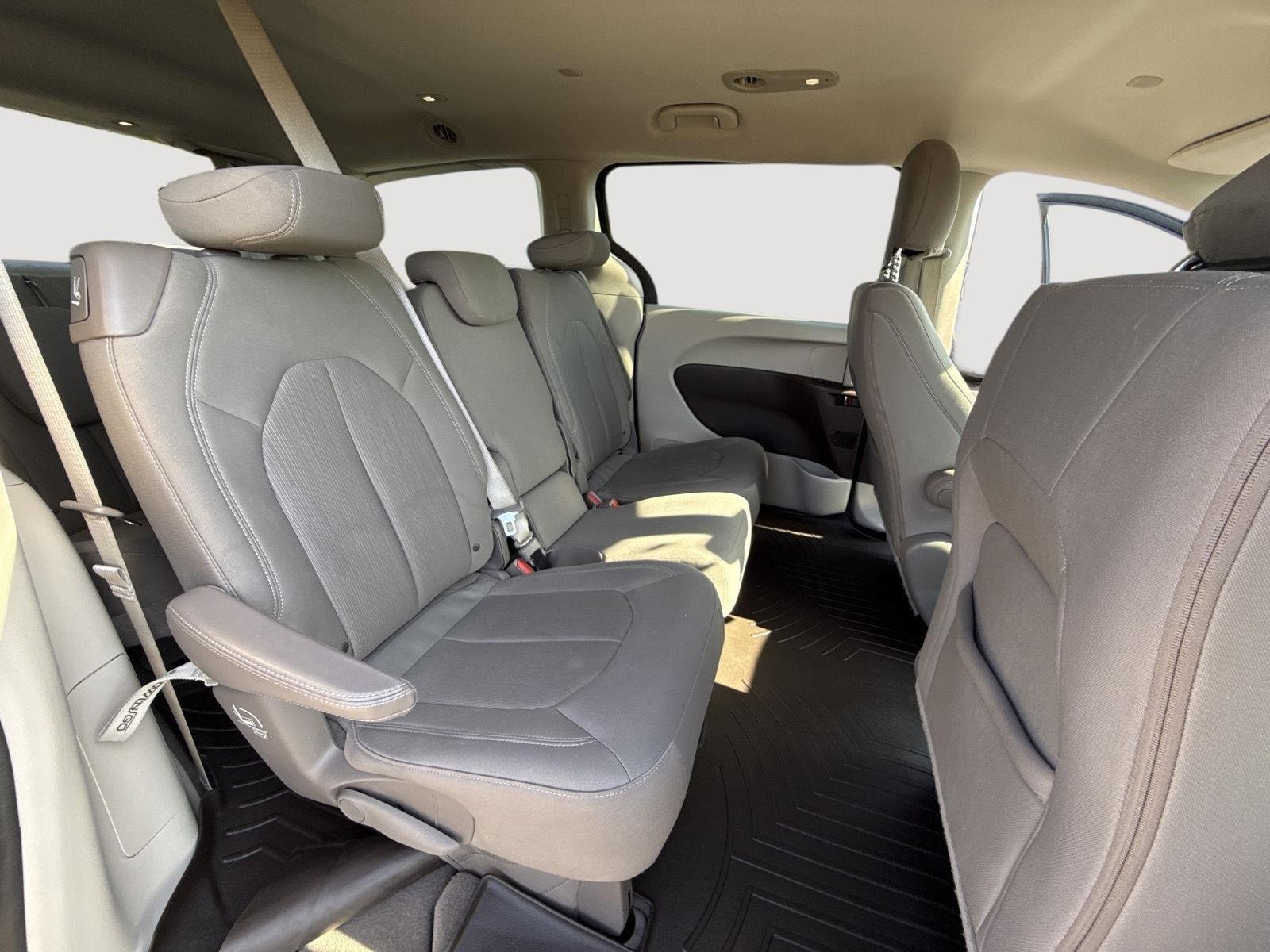 Used 2017 Jazz Blue Pearlcoat Chrysler Touring image 5