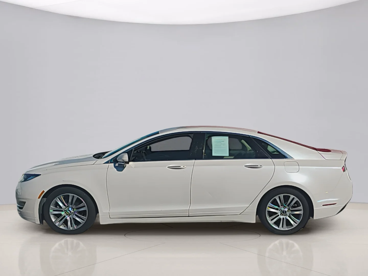 Used 2013 White Lincoln FWD image 2