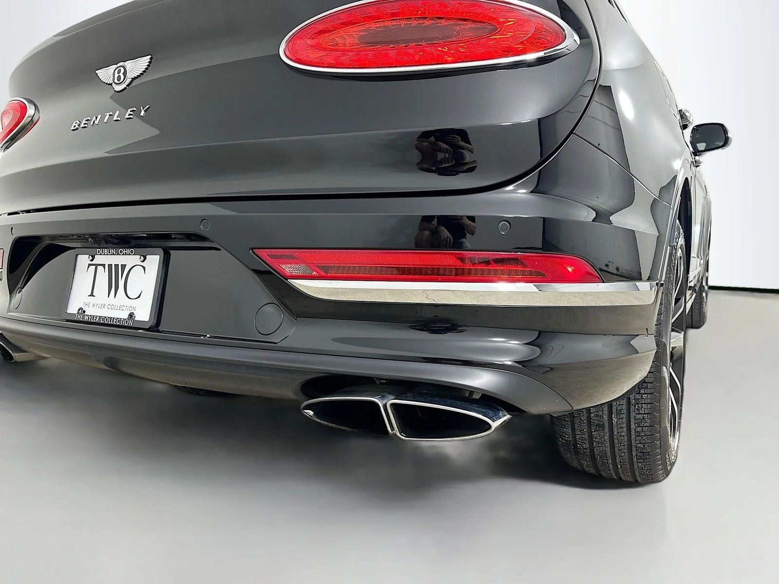 Used 2022 Black Bentley  image 61