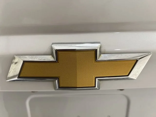 Used 2016 IRIDESCENT PEARL TRICOAT Chevrolet LTZ image 30