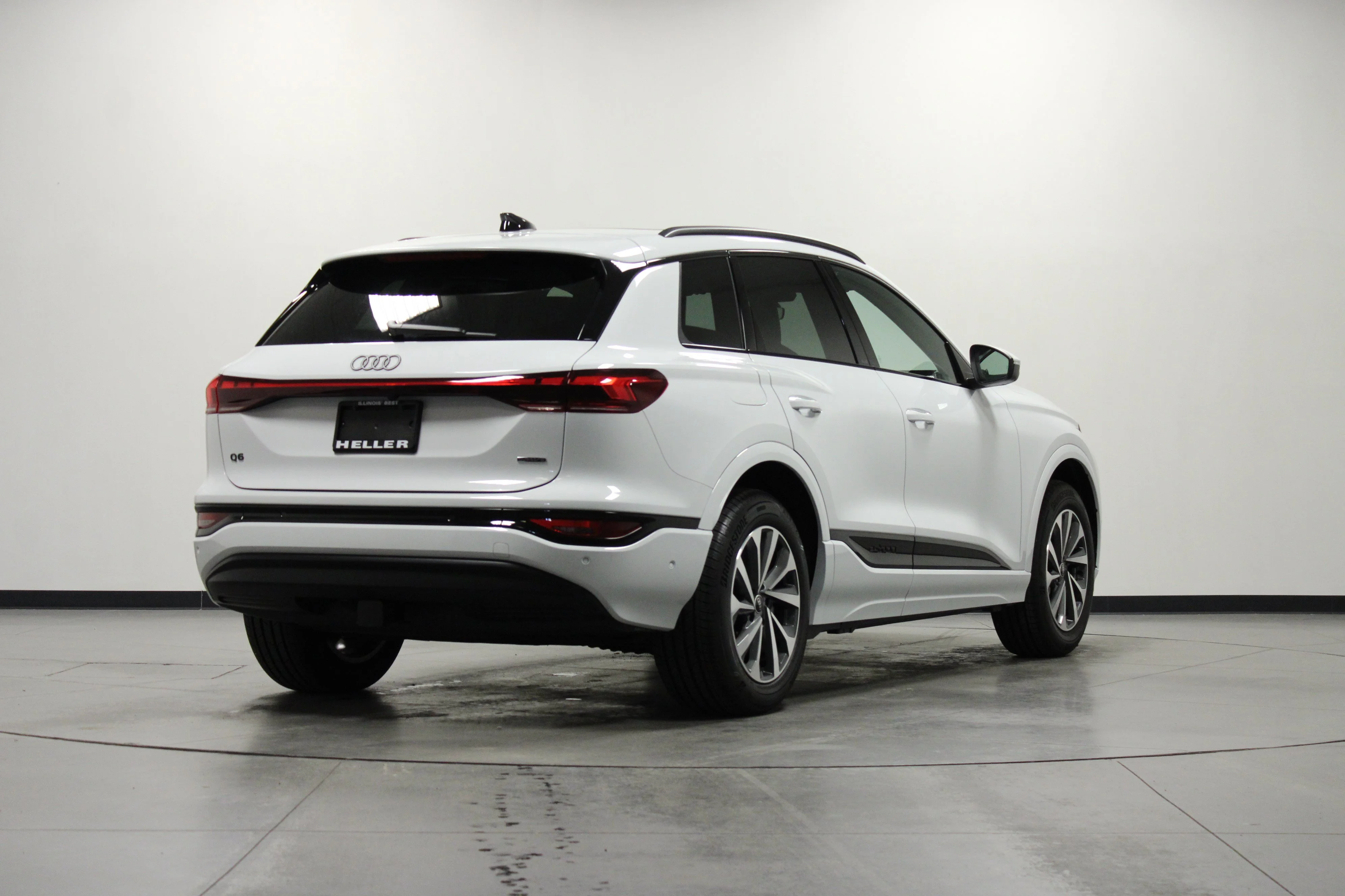 Used 2025 Glacier White Metallic Audi Premium Plus image 4