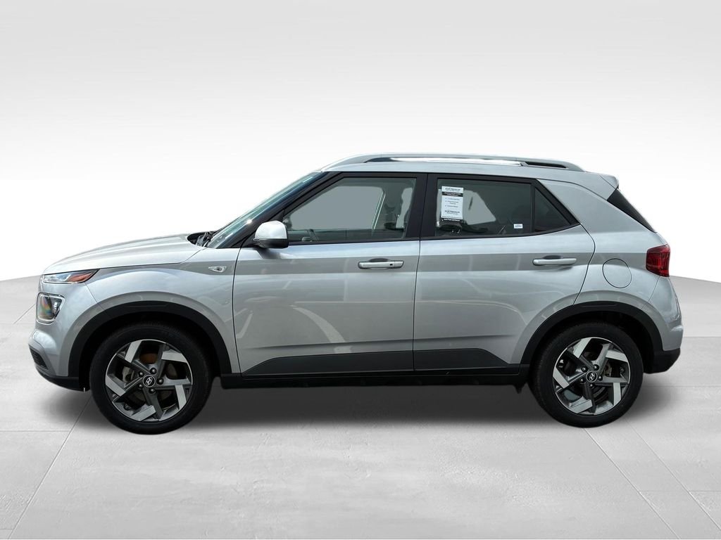Used 2025 Silver Hyundai SEL image 2