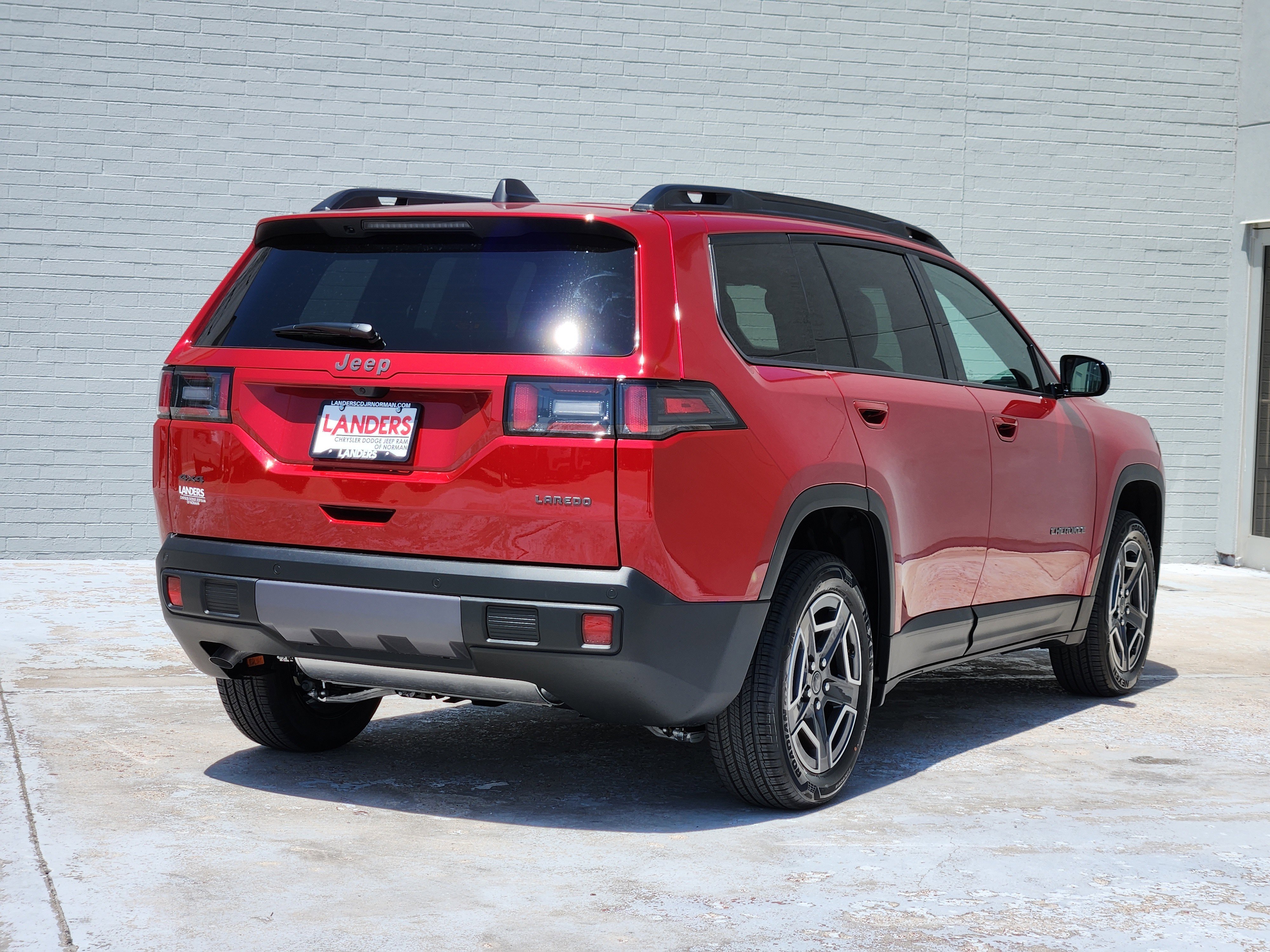 New 2026 Red Hot Pearl-Coat Exterior Paint Jeep Laredo image 4
