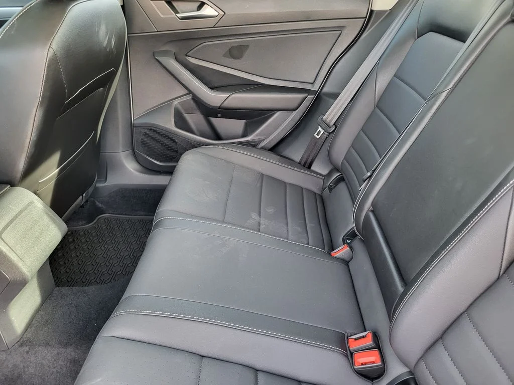 Used 2022 Oryx White Pearl Volkswagen SE w/ Sunroof image 26