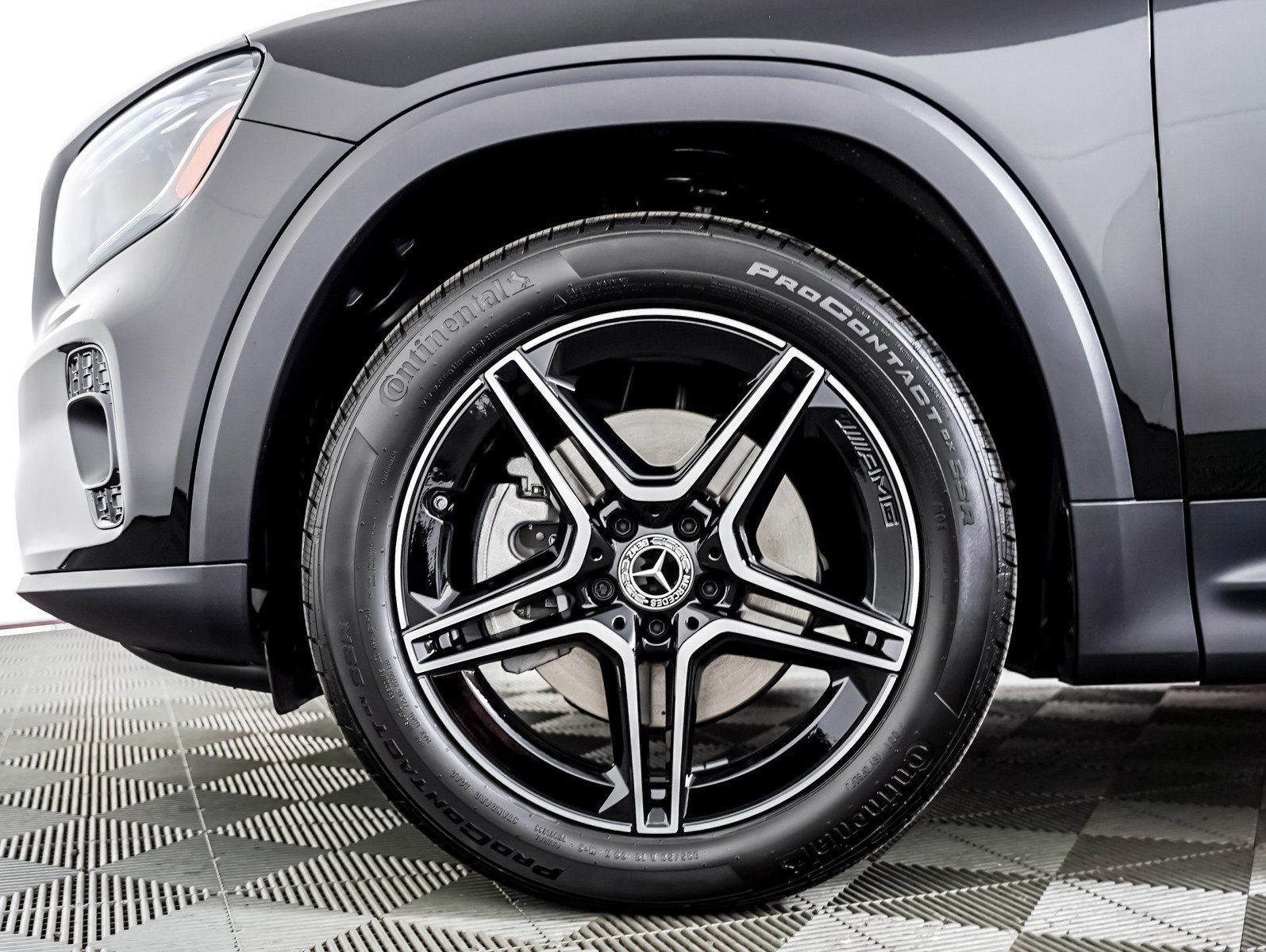 New 2026 Night Black Mercedes-Benz GLB 250 image 4