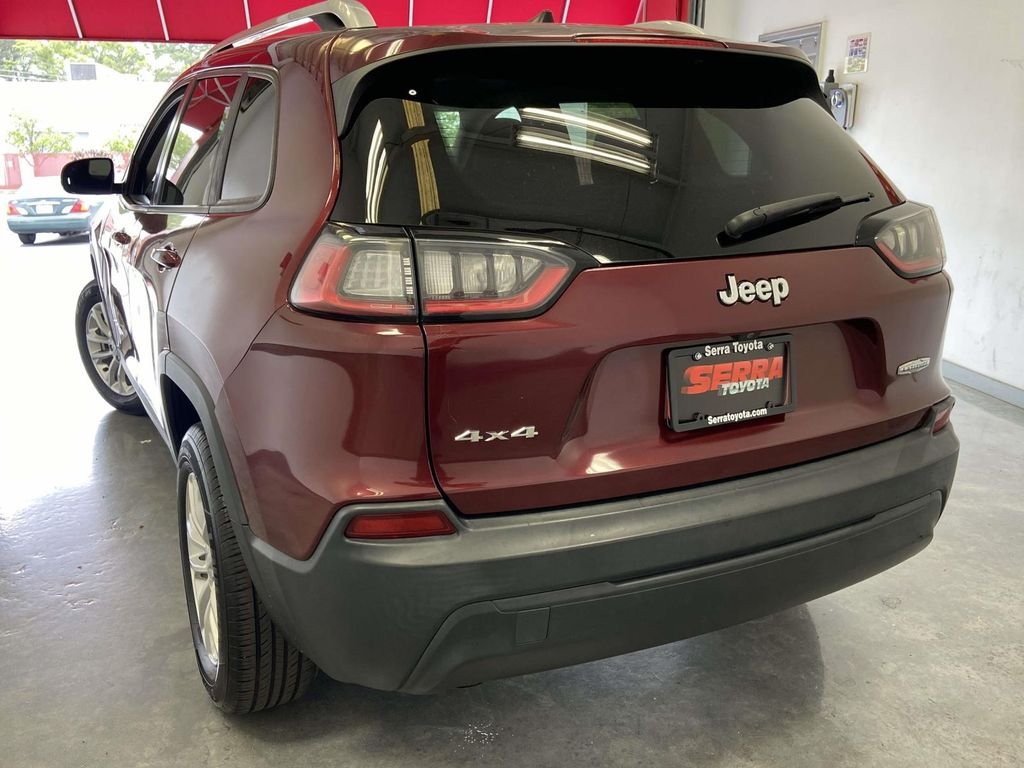 Used 2021 Red Jeep Latitude image 5