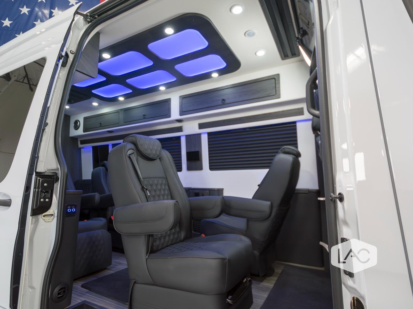 New 2026 WHITE OGV LUXURY COACH AWD (10OBA)1080 ANYWHERE w/ ADV PKG 2.1 image 4