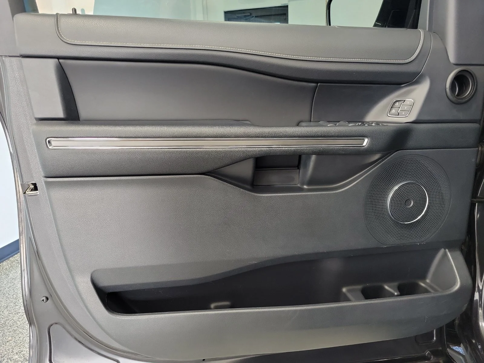 Used 2024 Gray Ford XLT image 6