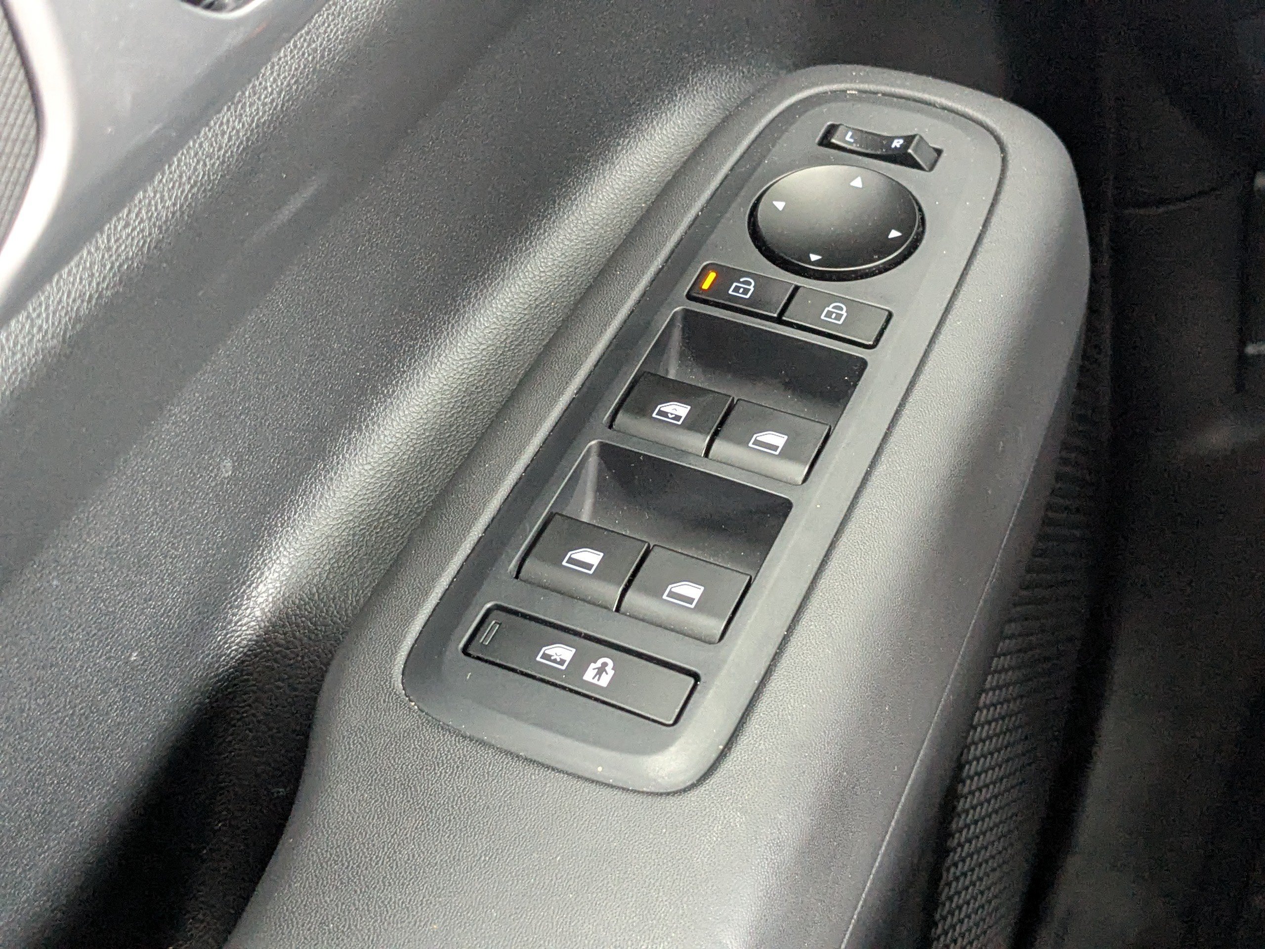 2024 Hyundai Santa Fe SE - Photo 28