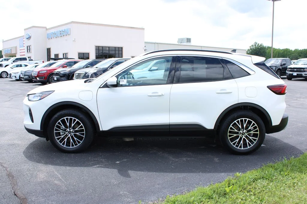 Used 2024 White Metallic Ford Base image 4