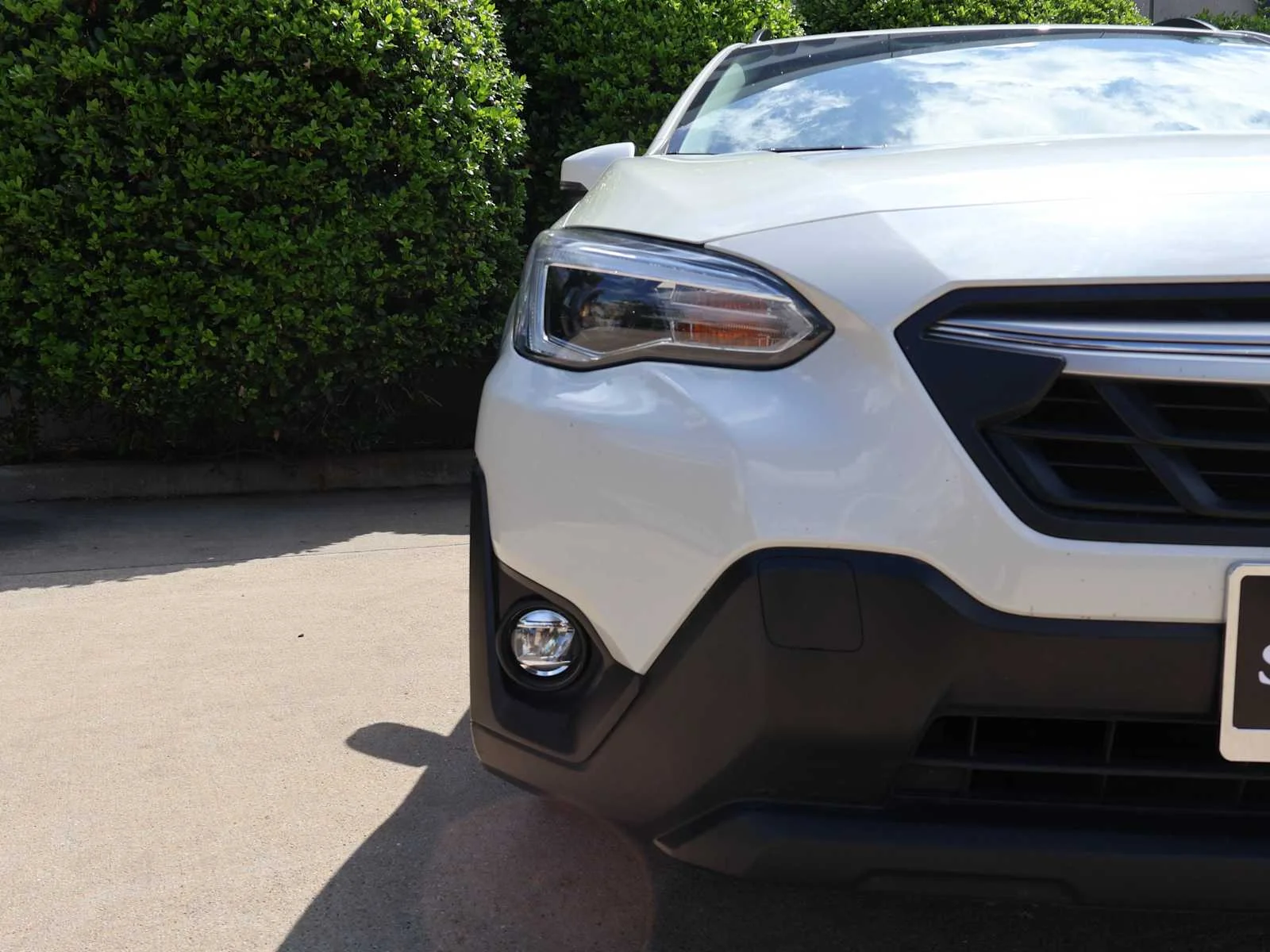 Used 2021 Crystal White Pearl Subaru Limited image 4