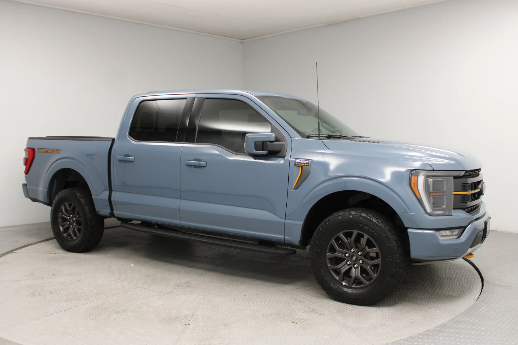 Used 2023 AZURE GRAY METALLIC TRICOAT Ford Tremor 4WD SuperCrew Box image 28