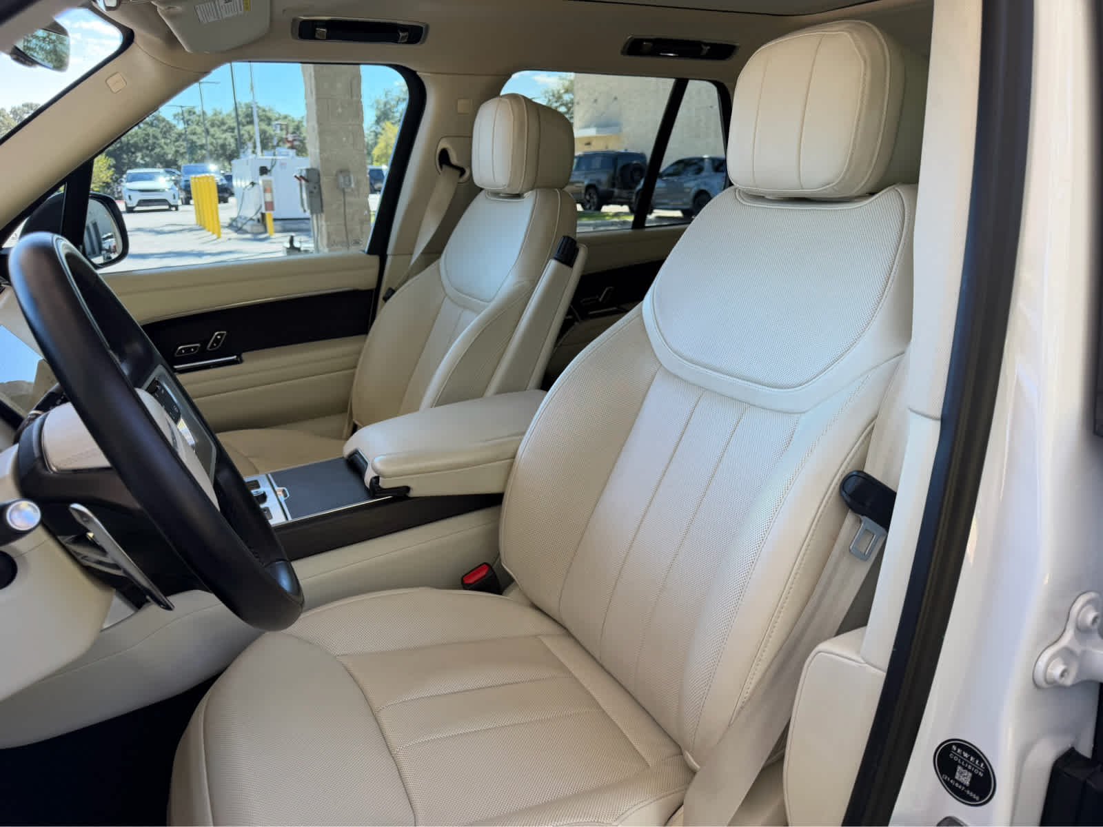 Certified Used 2023 WHT Land Rover SE image 11
