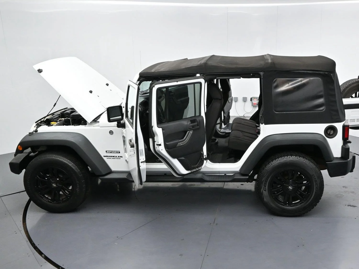 Used 2015 Bright White Clearcoat Jeep Sport image 38