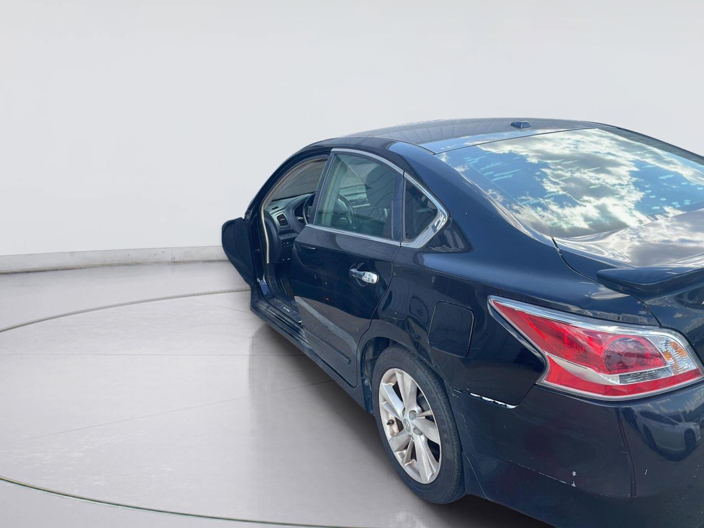 Used 2013 Super Black Nissan 2.5 SV image 3