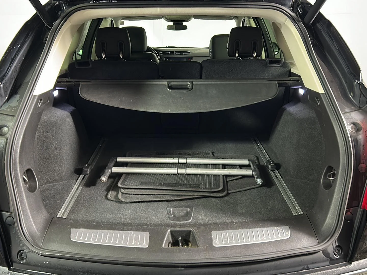 Used 2019 Black Metallic Cadillac Luxury image 8