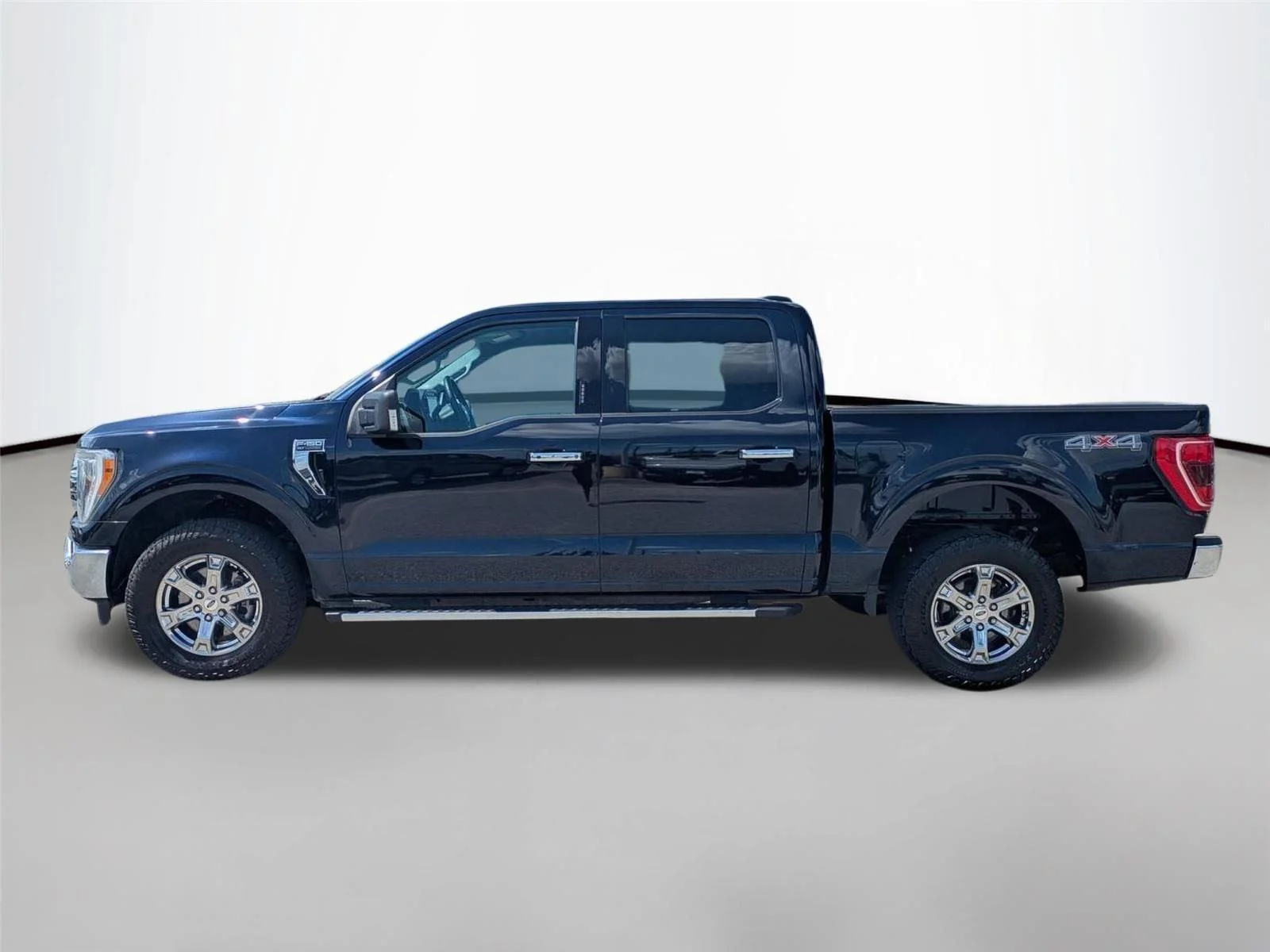 Used 2023 Antimatter Blue Metallic Ford XLT image 8