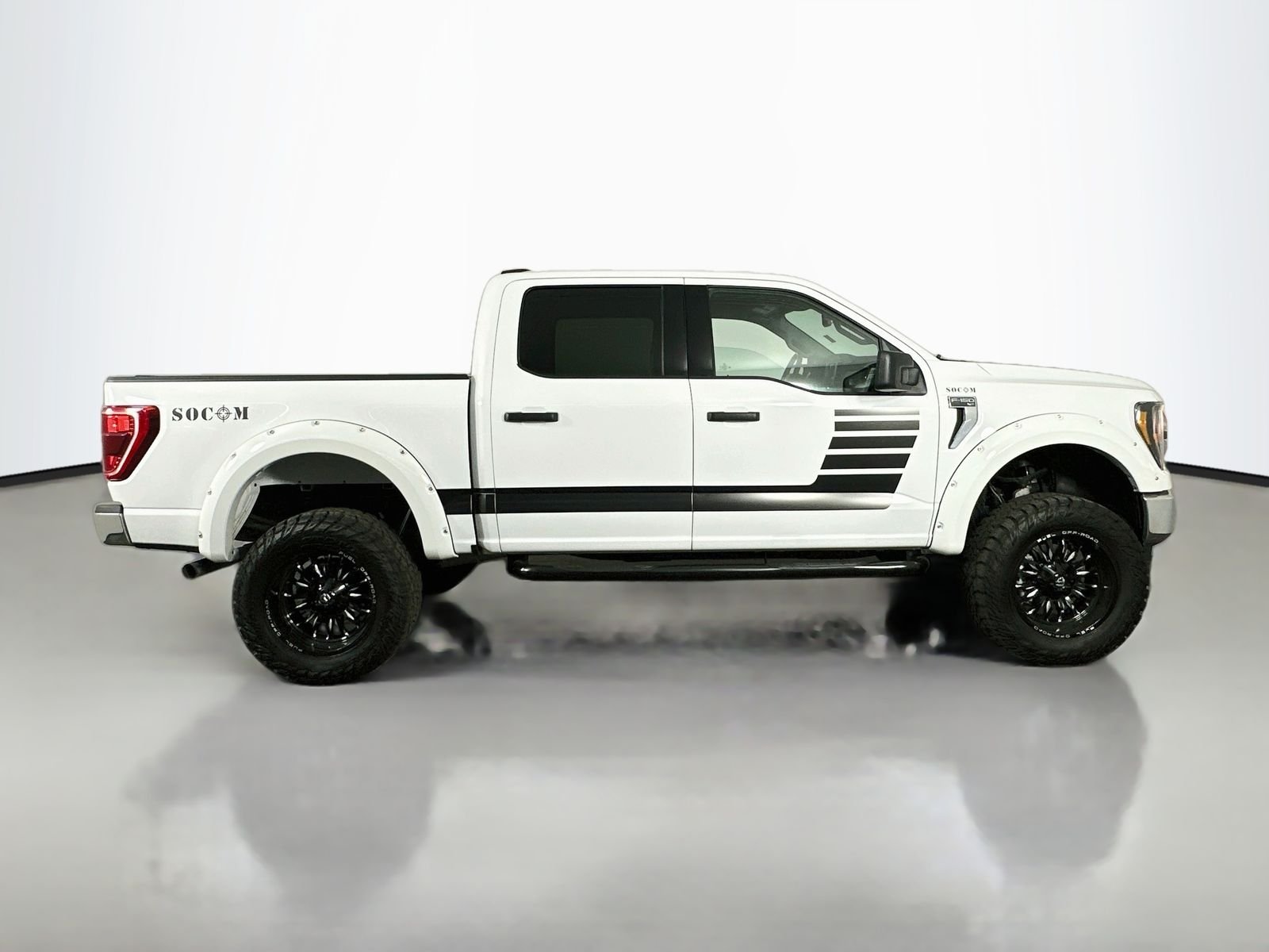 Used 2023 White Ford XL image 9