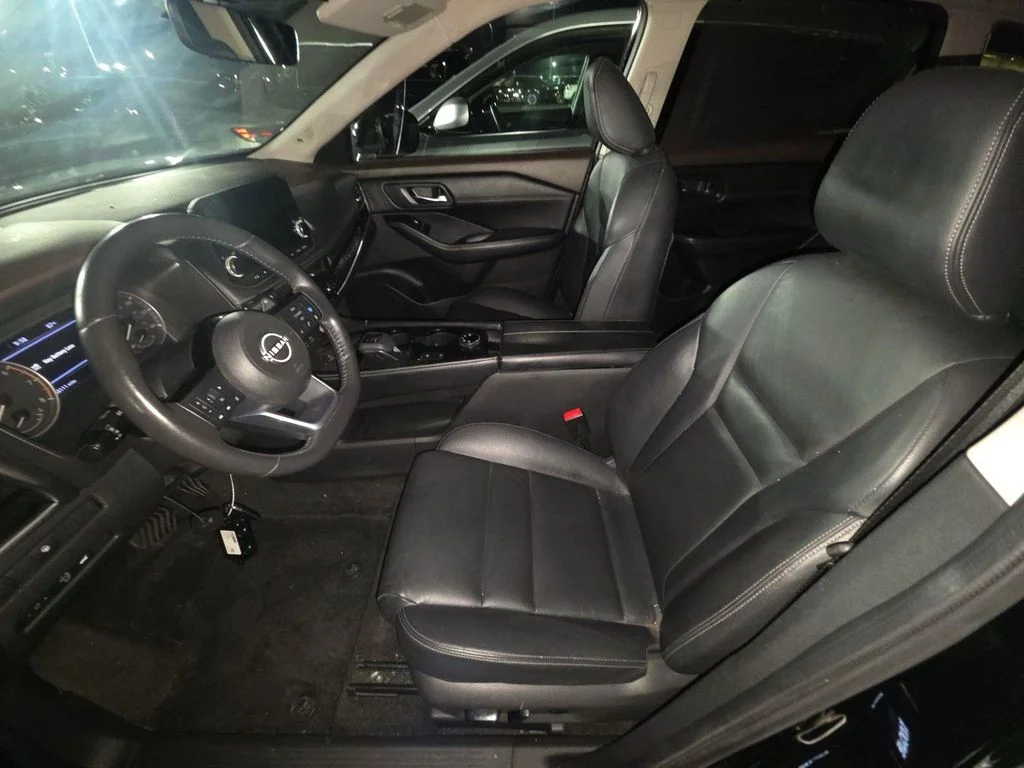 Used 2023 Black Nissan SL image 5