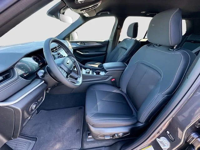 New 2026 Baltic Gray Metallic Clear-Coat Exterior Paint Jeep Laredo image 15