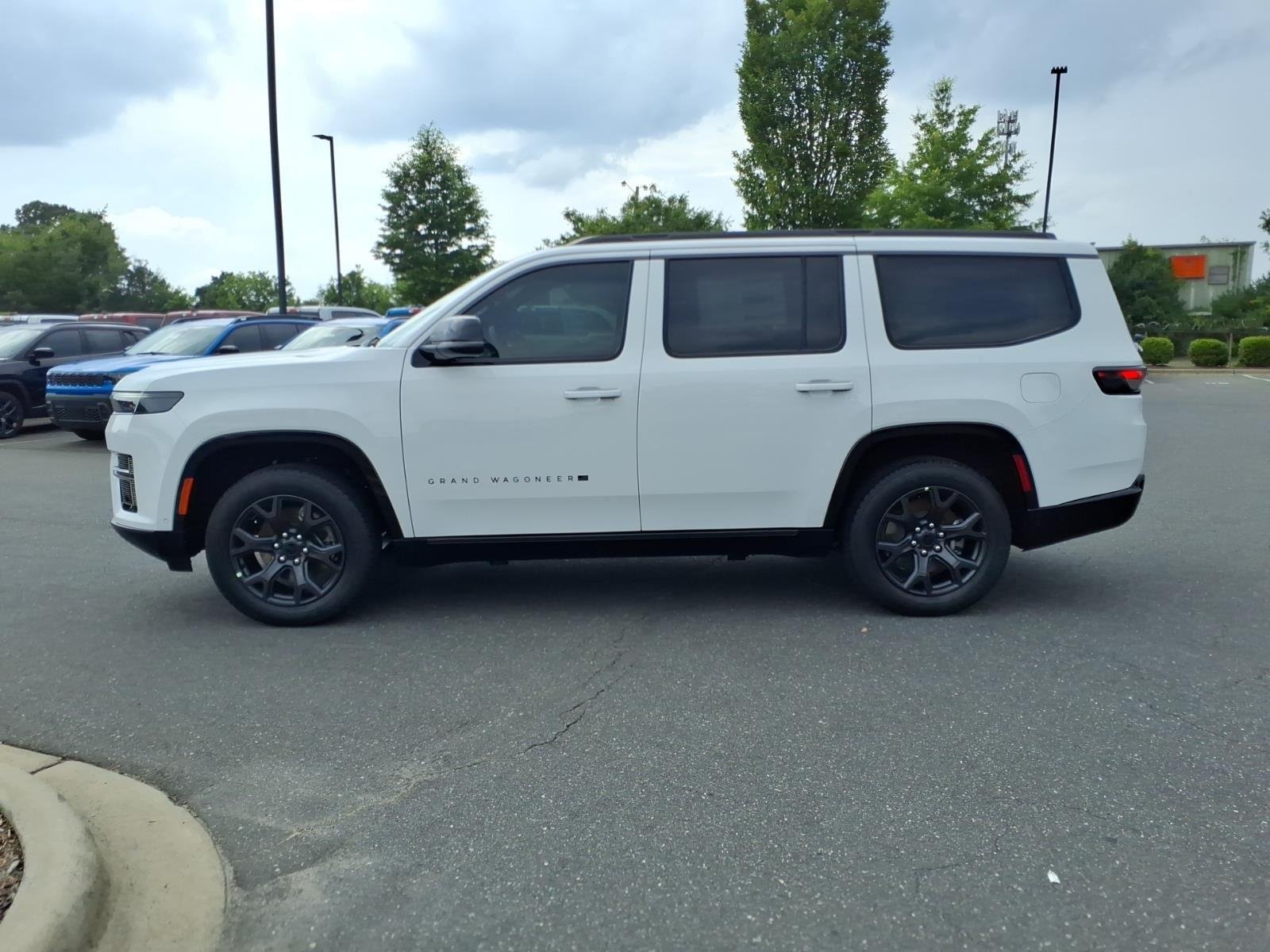 New 2026 Bright White Clear-Coat Exterior Paint Jeep Limited Altitude image 3